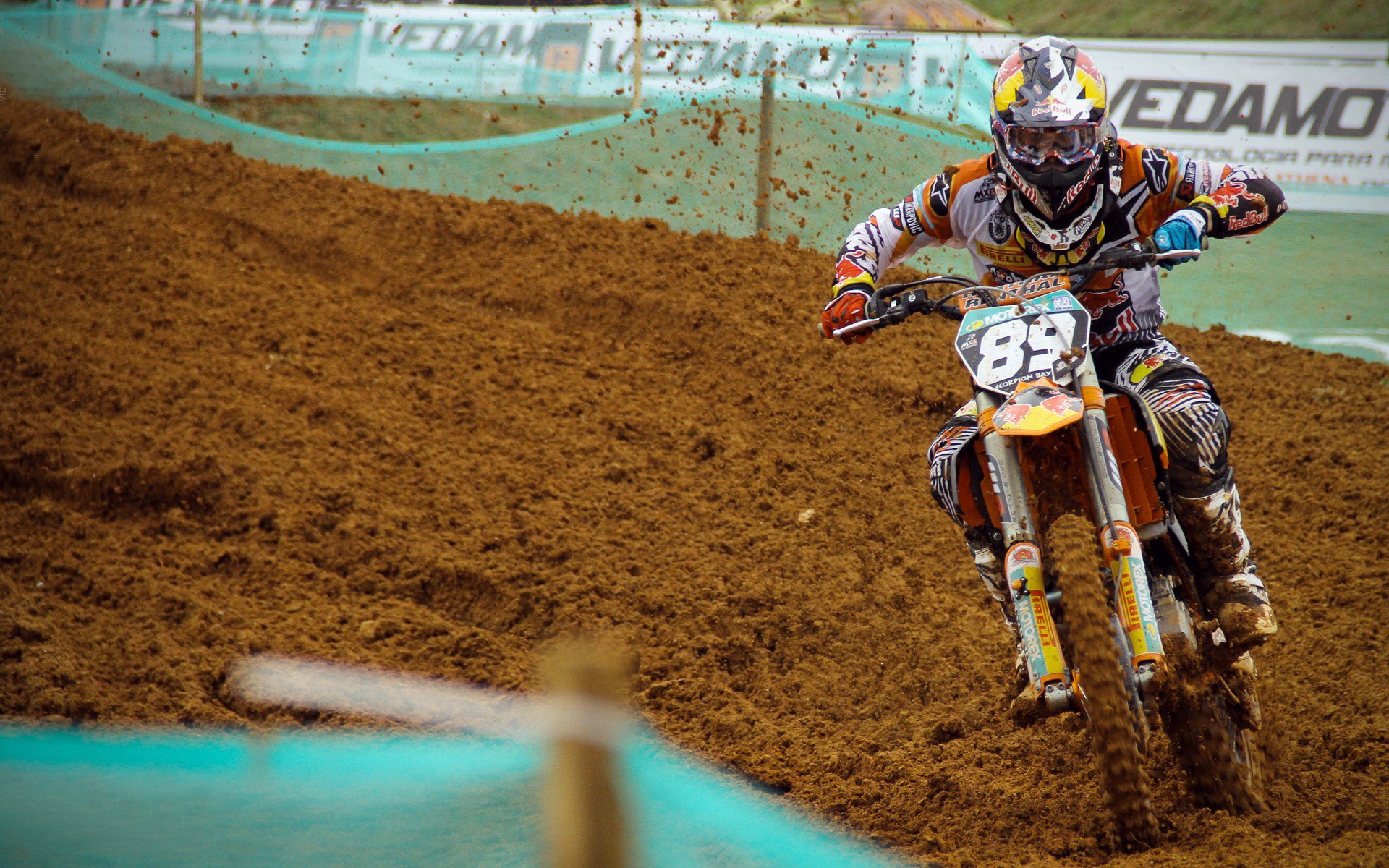 -_湖人队拼尽全力，迎来胜利曙光_，湖人队v