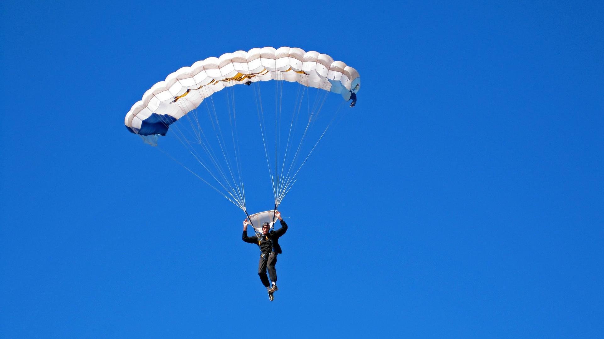 “羽毛球：简阳文体中心赛场迎来世界羽坛巨星对决”